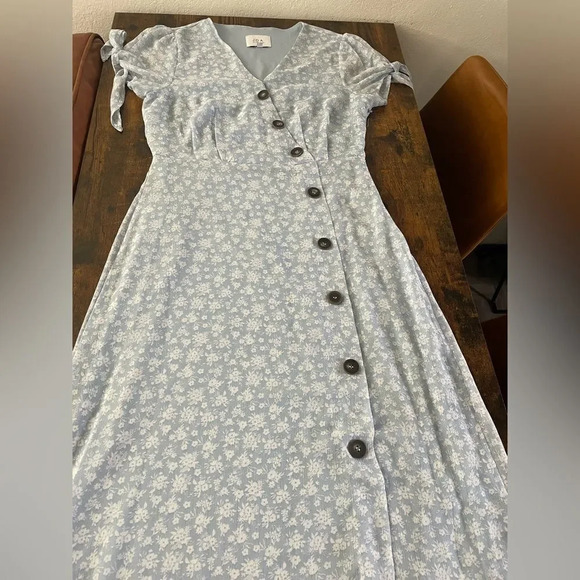 JOA Button Front Crepe Midi Dress - Picture 8 of 13